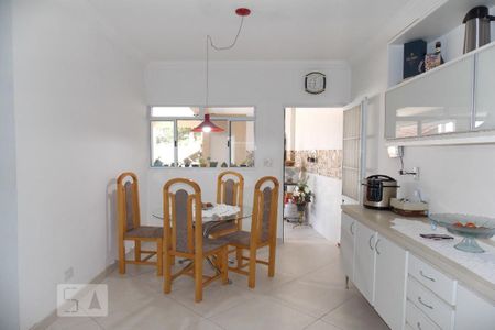 Casa à venda com 200m², 3 quartos e 4 vagasCozinha