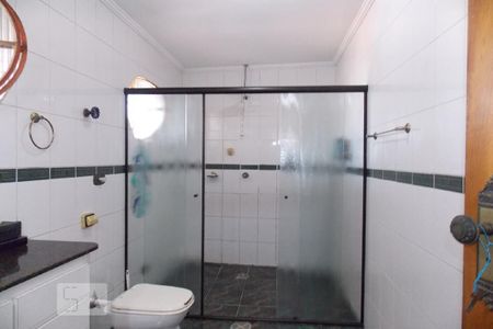 Casa à venda com 200m², 3 quartos e 4 vagasBanheiro da Suíte 1