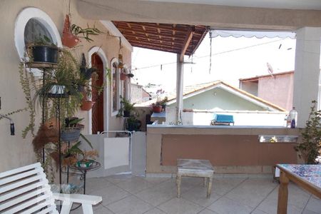 Casa à venda com 200m², 3 quartos e 4 vagasÁrea de Serviço