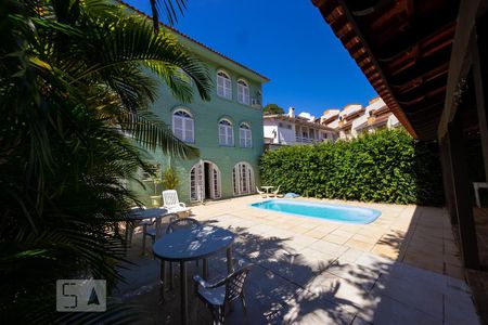 Casa à venda com 500m², 4 quartos e 4 vagas Casa à venda com 500m², 4 quartos e 4 vagasÁrea Externa