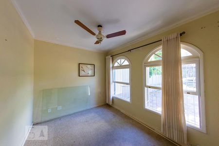 Casa à venda com 500m², 4 quartos e 4 vagas Casa à venda com 500m², 4 quartos e 4 vagasBanheiro 4