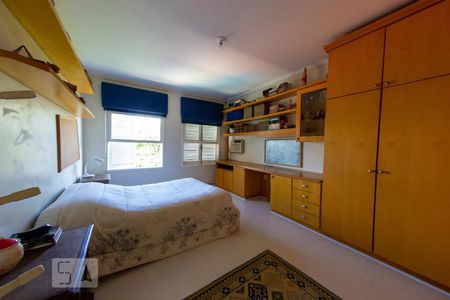 Casa à venda com 500m², 4 quartos e 4 vagas Casa à venda com 500m², 4 quartos e 4 vagasQuarto 3