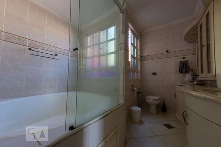Banheiro 1 Suite de casa à venda com 4 quartos, 500m² em Ipanema, Porto Alegre