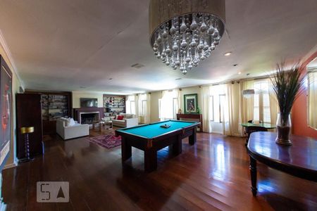 Casa à venda com 500m², 4 quartos e 4 vagas Casa à venda com 500m², 4 quartos e 4 vagasSala de Jogos