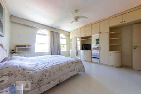 Quarto 1 Suite de casa à venda com 4 quartos, 500m² em Ipanema, Porto Alegre