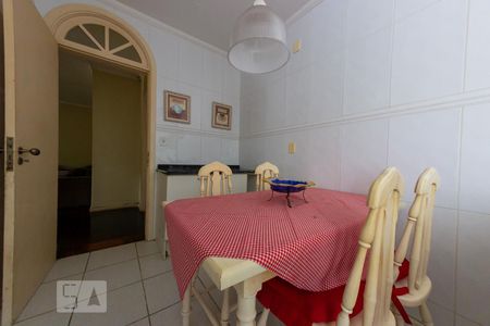 Casa à venda com 500m², 4 quartos e 4 vagas Casa à venda com 500m², 4 quartos e 4 vagasCozinha