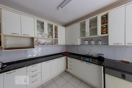 Casa à venda com 500m², 4 quartos e 4 vagas Casa à venda com 500m², 4 quartos e 4 vagasCozinha