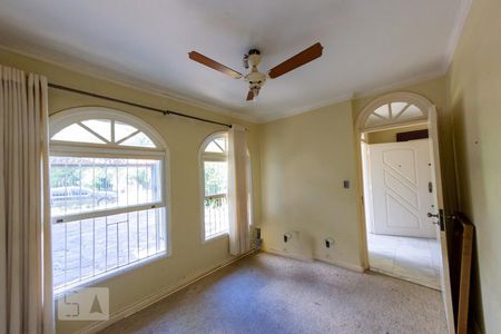 Casa à venda com 500m², 4 quartos e 4 vagas Casa à venda com 500m², 4 quartos e 4 vagasBanheiro 4