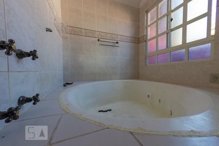 Banheiro 1 Suite de casa à venda com 4 quartos, 500m² em Ipanema, Porto Alegre