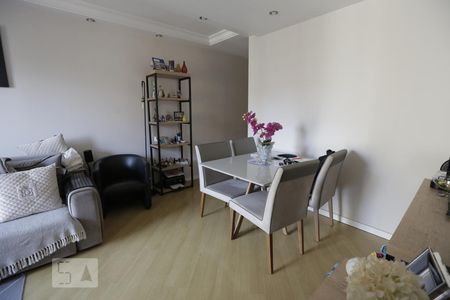 Sala de apartamento para alugar com 3 quartos, 65m² em Vila Carbone, São Paulo