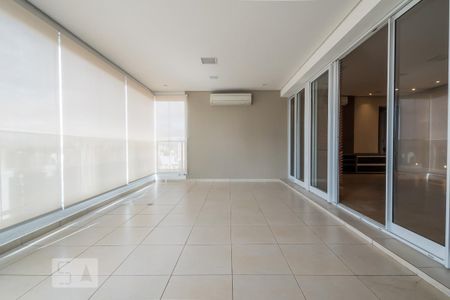Apartamento para alugar com 138m², 2 quartos e 3 vagas Apartamento para alugar com 138m², 2 quartos e 3 vagasVaranda
