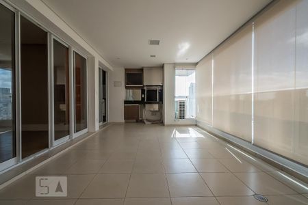 Apartamento para alugar com 138m², 2 quartos e 3 vagas Apartamento para alugar com 138m², 2 quartos e 3 vagasVaranda