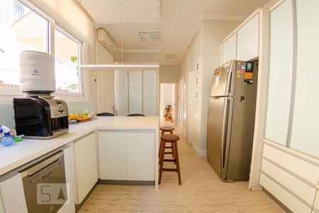 Casa para alugar com 350m², 5 quartos e 2 vagas Casa para alugar com 350m², 5 quartos e 2 vagasCozinha