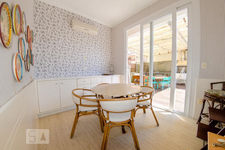 Casa para alugar com 350m², 5 quartos e 2 vagas Casa para alugar com 350m², 5 quartos e 2 vagasCopa