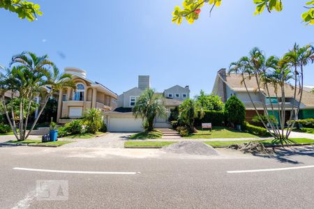 Casa para alugar com 350m², 5 quartos e 2 vagas Casa para alugar com 350m², 5 quartos e 2 vagasFachada