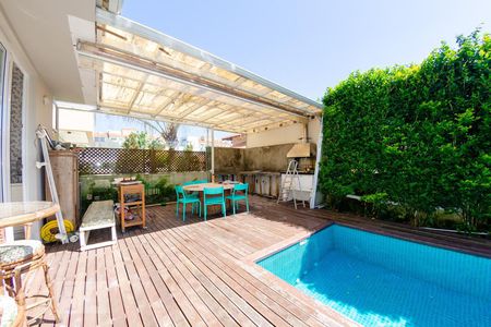 Casa para alugar com 350m², 5 quartos e 2 vagas Casa para alugar com 350m², 5 quartos e 2 vagasPiscina