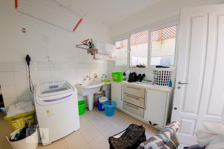 Casa para alugar com 350m², 5 quartos e 2 vagas Casa para alugar com 350m², 5 quartos e 2 vagasÁrea de serviço