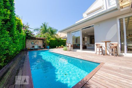 Casa para alugar com 350m², 5 quartos e 2 vagas Casa para alugar com 350m², 5 quartos e 2 vagasPiscina
