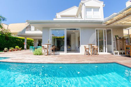 Casa para alugar com 350m², 5 quartos e 2 vagas Casa para alugar com 350m², 5 quartos e 2 vagasPiscina