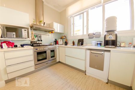 Casa para alugar com 350m², 5 quartos e 2 vagas Casa para alugar com 350m², 5 quartos e 2 vagasCozinha