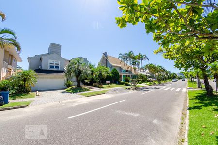 Casa para alugar com 350m², 5 quartos e 2 vagas Casa para alugar com 350m², 5 quartos e 2 vagasFachada