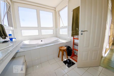Casa para alugar com 350m², 5 quartos e 2 vagas Casa para alugar com 350m², 5 quartos e 2 vagasBanheiro da suíte