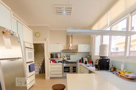 Casa para alugar com 350m², 5 quartos e 2 vagas Casa para alugar com 350m², 5 quartos e 2 vagasCozinha