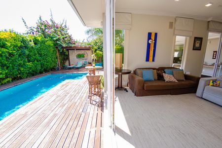 Casa para alugar com 350m², 5 quartos e 2 vagas Casa para alugar com 350m², 5 quartos e 2 vagasSala 2