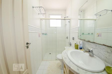Casa para alugar com 350m², 5 quartos e 2 vagas Casa para alugar com 350m², 5 quartos e 2 vagasBanheiro 2