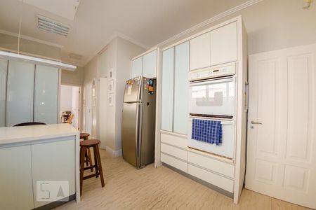 Casa para alugar com 350m², 5 quartos e 2 vagas Casa para alugar com 350m², 5 quartos e 2 vagasCozinha