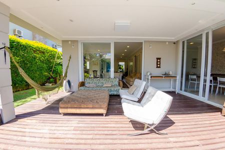 Casa para alugar com 350m², 5 quartos e 2 vagas Casa para alugar com 350m², 5 quartos e 2 vagasÁrea Externa