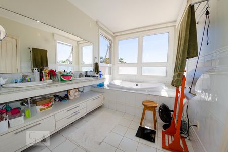 Casa para alugar com 350m², 5 quartos e 2 vagas Casa para alugar com 350m², 5 quartos e 2 vagasBanheiro da suíte