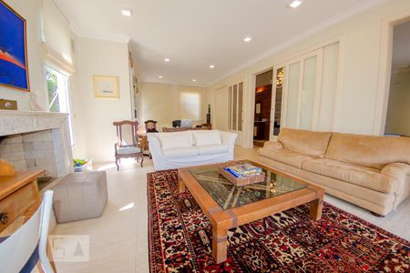 Casa para alugar com 350m², 5 quartos e 2 vagas Casa para alugar com 350m², 5 quartos e 2 vagasSala