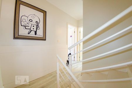 Casa para alugar com 350m², 5 quartos e 2 vagas Casa para alugar com 350m², 5 quartos e 2 vagasEscada