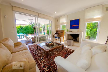 Casa para alugar com 350m², 5 quartos e 2 vagas Casa para alugar com 350m², 5 quartos e 2 vagasSala