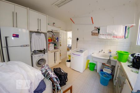 Casa para alugar com 350m², 5 quartos e 2 vagas Casa para alugar com 350m², 5 quartos e 2 vagasÁrea de serviço