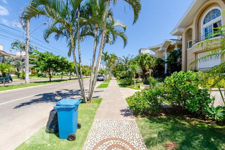 Casa para alugar com 350m², 5 quartos e 2 vagas Casa para alugar com 350m², 5 quartos e 2 vagasFachada