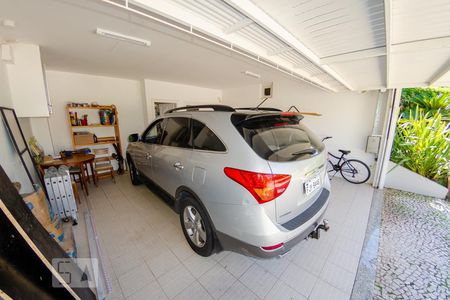 Casa para alugar com 350m², 5 quartos e 2 vagas Casa para alugar com 350m², 5 quartos e 2 vagasGaragem