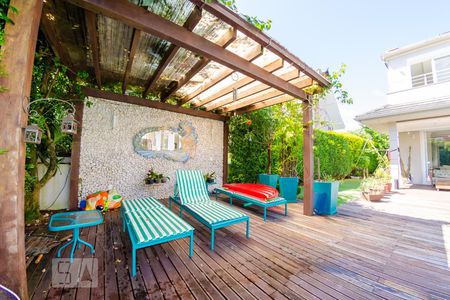 Casa para alugar com 350m², 5 quartos e 2 vagas Casa para alugar com 350m², 5 quartos e 2 vagasPiscina