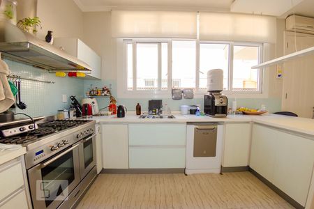 Casa para alugar com 350m², 5 quartos e 2 vagas Casa para alugar com 350m², 5 quartos e 2 vagasCozinha