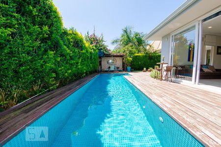 Casa para alugar com 350m², 5 quartos e 2 vagas Casa para alugar com 350m², 5 quartos e 2 vagasPiscina