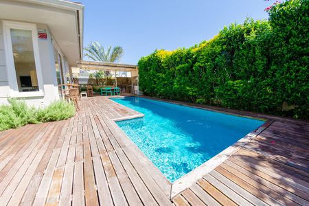 Casa para alugar com 350m², 5 quartos e 2 vagas Casa para alugar com 350m², 5 quartos e 2 vagasPiscina