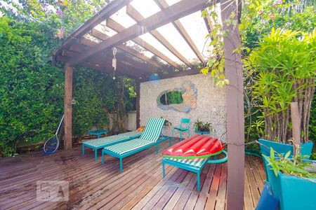 Casa para alugar com 350m², 5 quartos e 2 vagas Casa para alugar com 350m², 5 quartos e 2 vagasPiscina