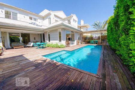 Casa para alugar com 350m², 5 quartos e 2 vagas Casa para alugar com 350m², 5 quartos e 2 vagasPiscina