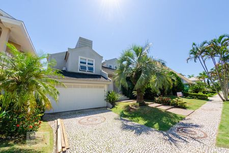 Casa para alugar com 350m², 5 quartos e 2 vagas Casa para alugar com 350m², 5 quartos e 2 vagasFachada