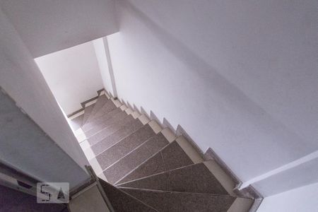 Apartamento para alugar com 60m², 2 quartos e sem vagaEscada