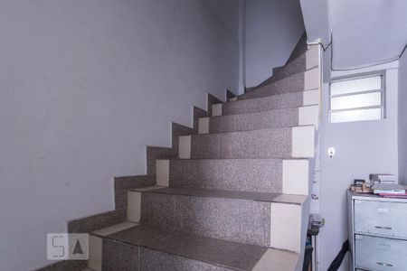 Apartamento para alugar com 60m², 2 quartos e sem vagaEscada