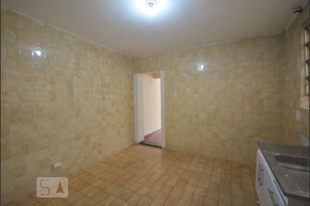 Cozinha de casa para alugar com 2 quartos, 100m² em Vila Brasilina, São Paulo