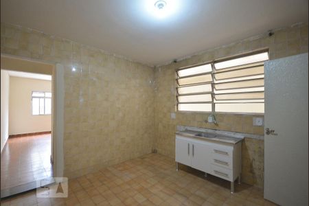 Cozinha de casa para alugar com 2 quartos, 100m² em Vila Brasilina, São Paulo