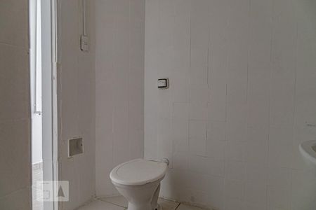 Banheiro de kitnet/studio para alugar com 1 quarto, 35m² em Consolação, São Paulo